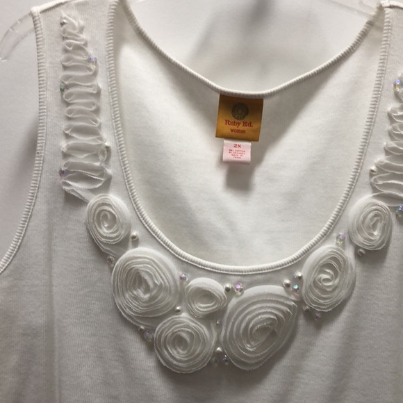 Ruby Rd. Woman’s tank top - Picture 3 of 6